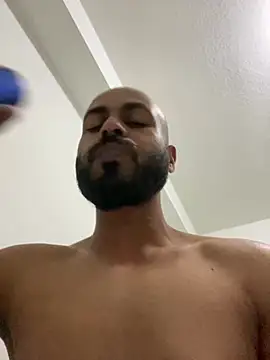 Snapshot of islandvybee55 chatting on March 3, 12:59 am islandvybee55 online show from March 3, 12:59 am