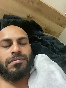 islandvybee55 online show from March 18, 8:50 am