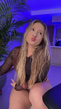 MiaPetit  online show from May 11, 7:44 pm