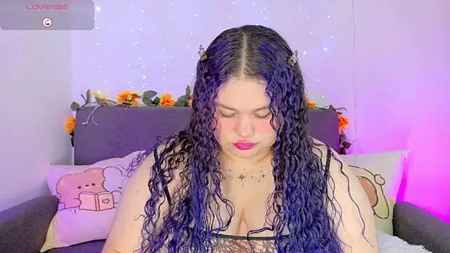 lunitaa0 online show from May 14, 11:50 am