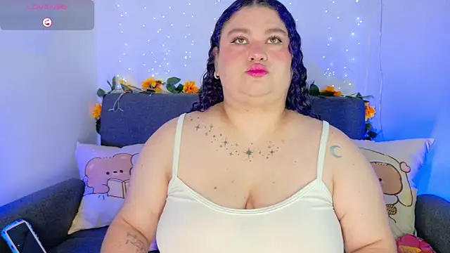 lunitaa0 online show from May 15, 12:01 pm