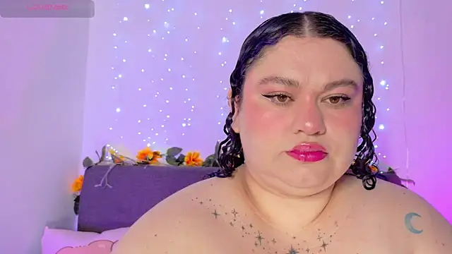 lunitaa0 online show from May 17, 12:34 pm