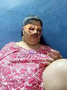 Snapshot of tamilthanushri chatting on February 7, 4:06 am tamilthanushri online show from February 7, 4:06 am