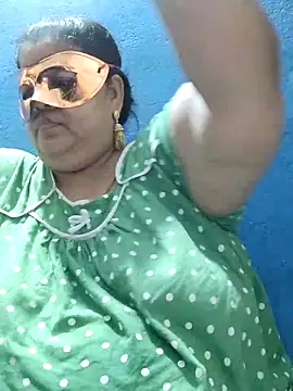 Snapshot of tamilthanushri chatting on February 14, 12:36 pm tamilthanushri online show from February 14, 12:36 pm