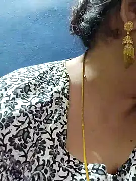 Snapshot of tamilthanushri chatting on March 2, 4:17 am tamilthanushri online show from March 2, 4:17 am