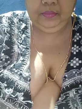 Snapshot of tamilthanushri chatting on April 4, 7:50 am tamilthanushri online show from April 4, 7:50 am