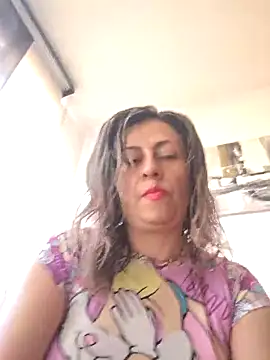 Latiinvenushot online show from February 5, 1:05 pm