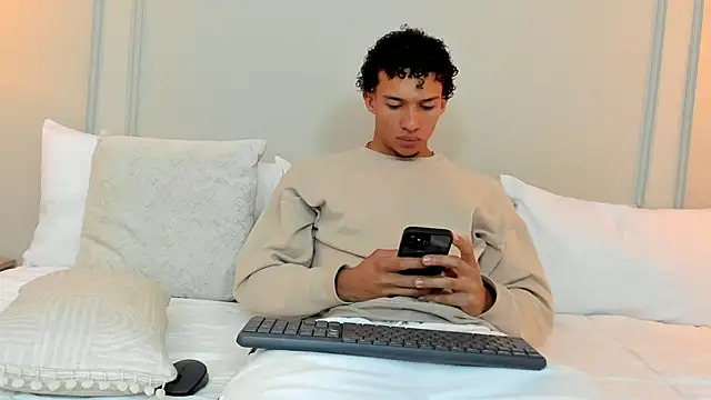 Dominick star online show from December 12, 3:32 am