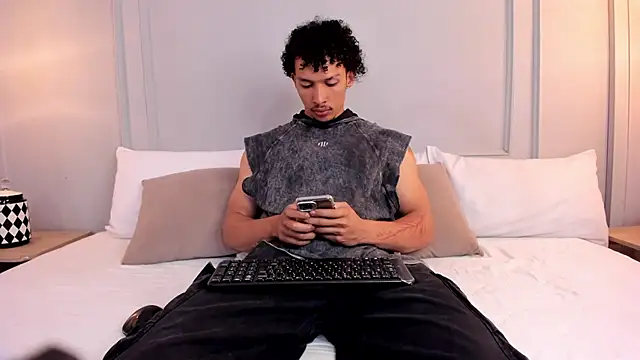 Dominick star online show from February 11, 12:32 pm