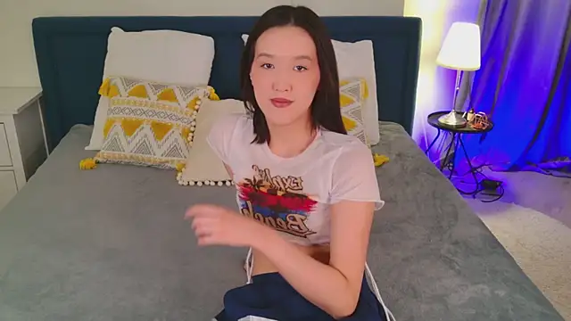 CarrieAmber online show from May 9, 2:00 pm