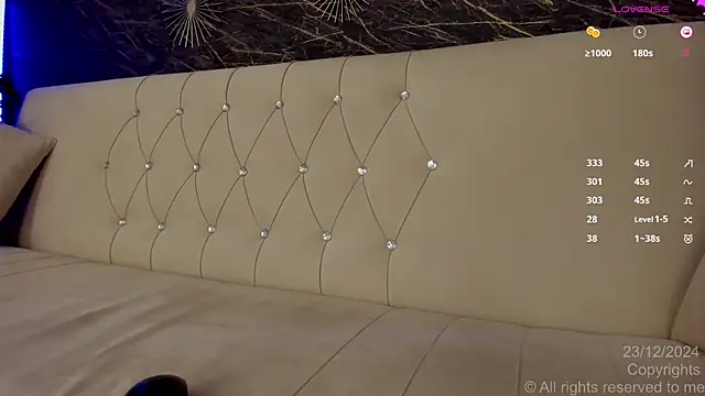 moona ray online show from December 24, 2:43 am