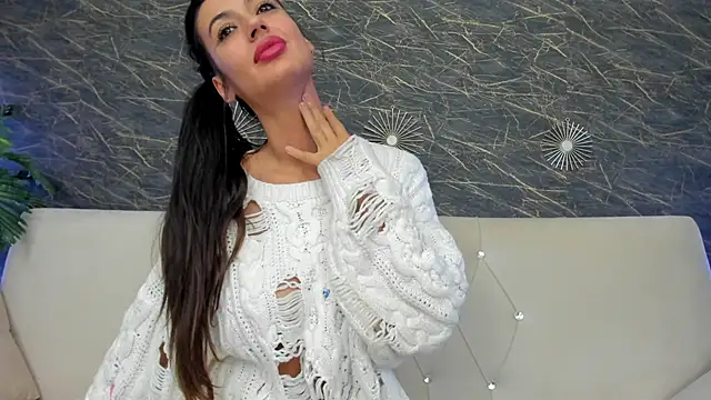 moona ray online show from November 24, 8:30 pm