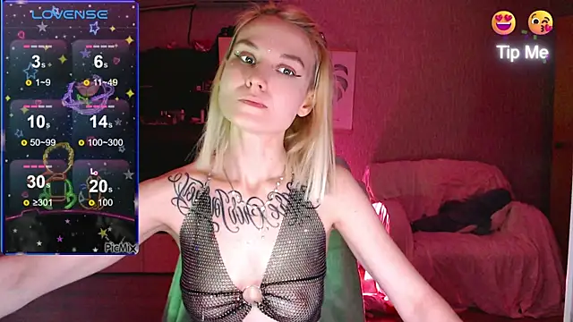 Snapshot of mischellemeow13 chatting on October 8, 2:20 am mischellemeow13 online show from October 8, 2:20 am