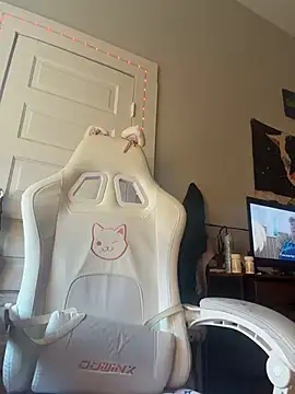 loveluna8 online show from March 3, 2:45 pm