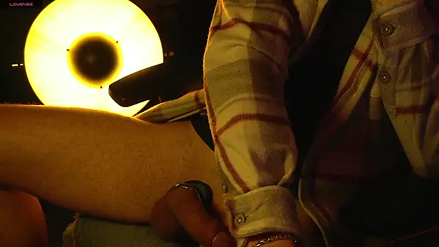 Snapshot of coupleofficial chatting on April 4, 11:02 pm coupleofficial online show from April 4, 11:02 pm