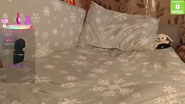 Snapshot of _M_i_a___ chatting on January 17, 1:49 pm M i a online show from January 17, 1:49 pm