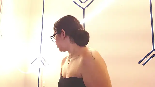 EsmeraldaSantoss online show from December 13, 1:01 pm