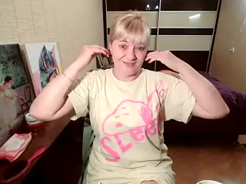 Snapshot of Lia_Laguna77 chatting on October 17, 6:21 pm Lia Laguna77 online show from October 17, 6:21 pm