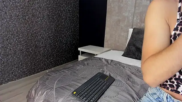 MaxiRogers online show from February 2, 11:09 am