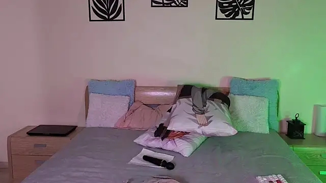 katycrown online show from September 15, 4:18 pm