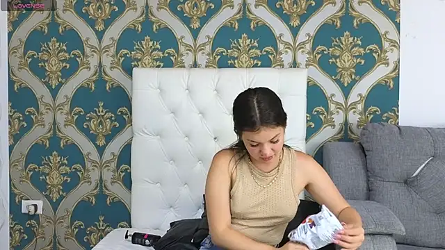 lilimini032 online show from December 27, 1:32 am