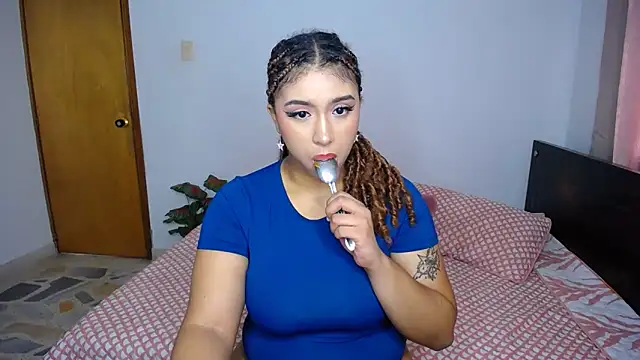 Snapshot of barbara_falcons chatting on December 19, 7:07 pm barbara falcons online show from December 19, 7:07 pm
