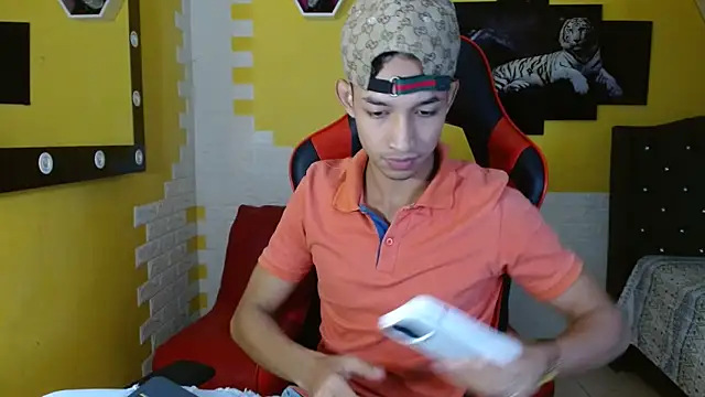 Snapshot of jose_sexycumm chatting on October 10, 7:13 pm jose sexycumm online show from October 10, 7:13 pm