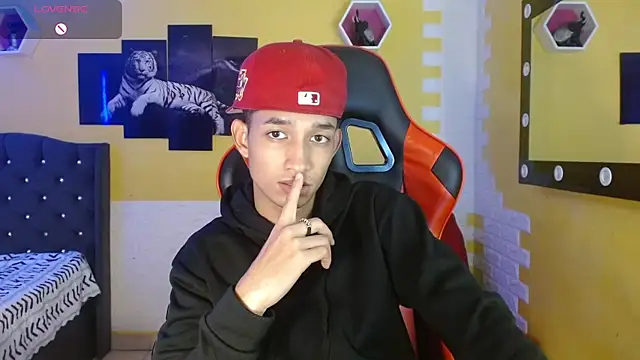 Snapshot of jose_sexycumm chatting on November 2, 8:33 pm jose sexycumm online show from November 2, 8:33 pm