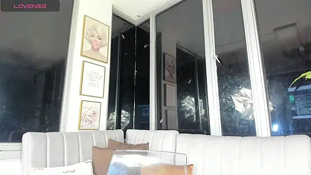 Snapshot of Megan_Lim chatting on February 14, 10:28 am Megan Lim online show from February 14, 10:28 am