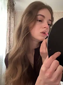 kristiluxee  online show from April 6, 8:04 am