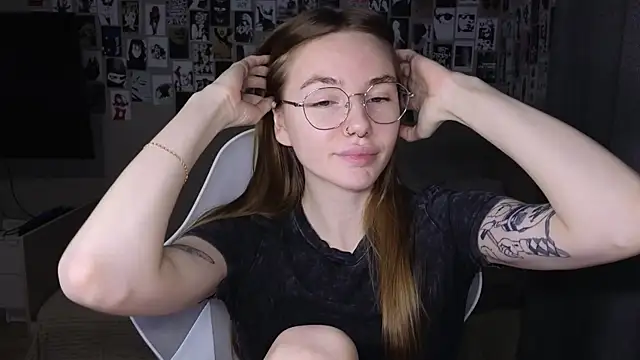 littlevildevil online show from May 15, 8:10 am