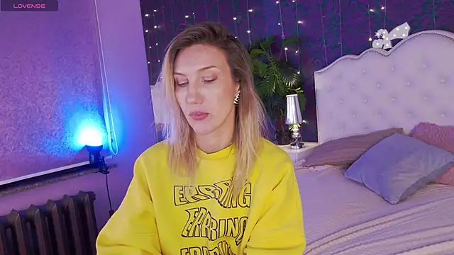 Snapshot of ElizaMayers chatting on February 8, 7:17 pm ElizaMayers online show from February 8, 7:17 pm