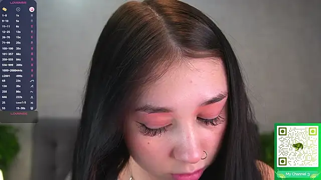 Snapshot of AislyEmbury chatting on January 18, 4:49 am AislyEmbury online show from January 18, 4:49 am