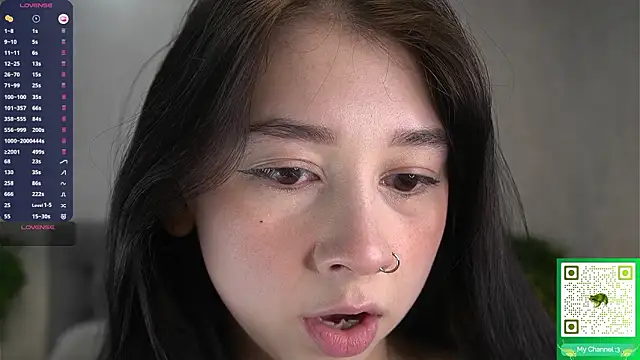 Snapshot of AislyEmbury chatting on February 1, 4:44 am AislyEmbury online show from February 1, 4:44 am