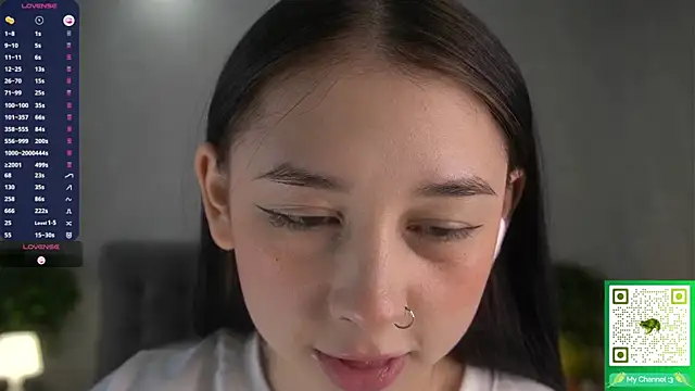 Snapshot of AislyEmbury chatting on February 6, 4:50 am AislyEmbury online show from February 6, 4:50 am