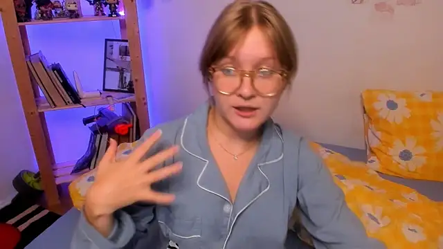 leazy peazy online show from September 22, 8:00 pm