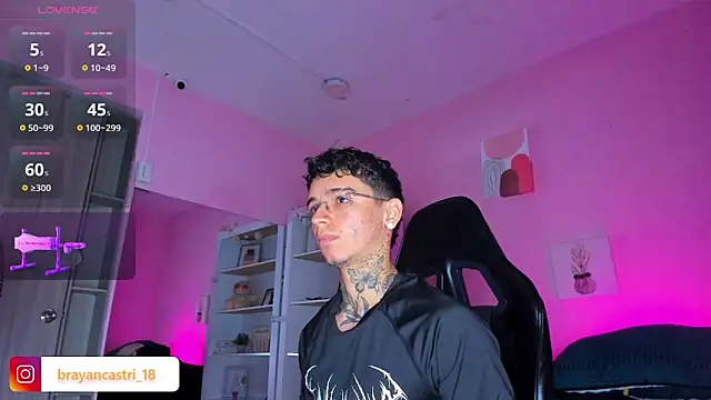 Ian Castillo  online show from October 29, 11:12 am