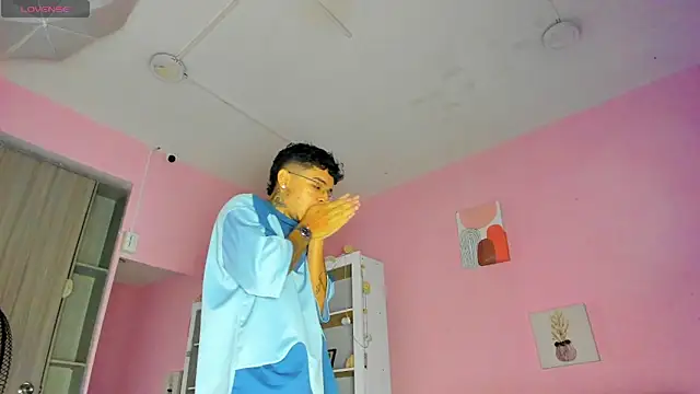 Ian Castillo  online show from November 4, 11:09 am