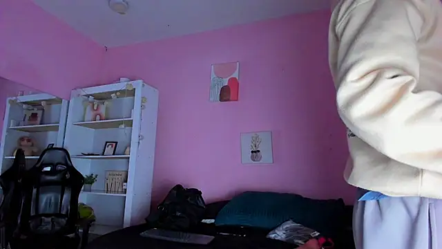 Ian Castillo  online show from December 16, 11:15 am