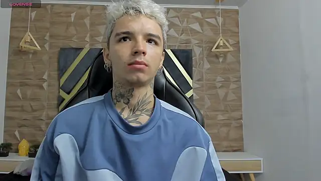 Ian Castillo  online show from February 23, 11:18 am