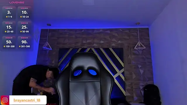 Snapshot of Ian_Castillo_ chatting on April 20, 11:24 am Ian Castillo online show from April 20, 11:24 am