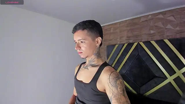 Snapshot of Ian_Castillo_ chatting on April 25, 11:13 am Ian Castillo online show from April 25, 11:13 am