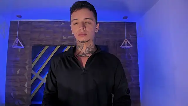 Snapshot of Ian_Castillo_ chatting on May 6, 5:35 am Ian Castillo online show from May 6, 5:35 am