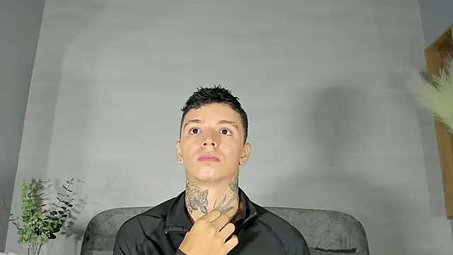 Snapshot of Ian_Castillo_ chatting on May 22, 11:05 am Ian Castillo online show from May 22, 11:05 am