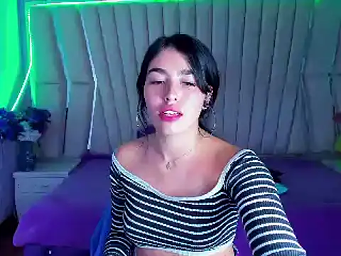Snapshot of Mia_Charlothe chatting on December 13, 7:25 am Mia Charlothe online show from December 13, 7:25 am