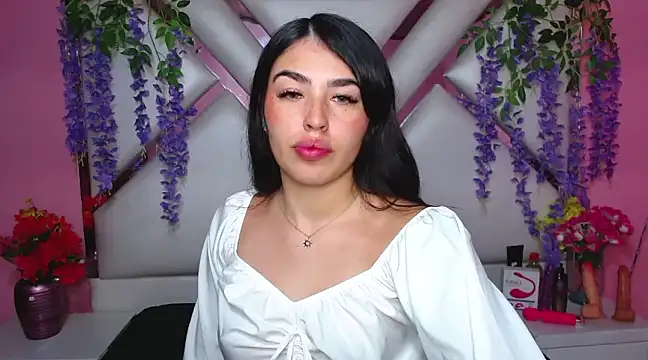 Snapshot of Mia_Charlothe chatting on January 11, 3:34 am Mia Charlothe online show from January 11, 3:34 am