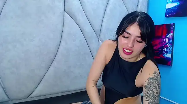 Snapshot of Mia_Charlothe chatting on March 1, 3:32 am Mia Charlothe online show from March 1, 3:32 am