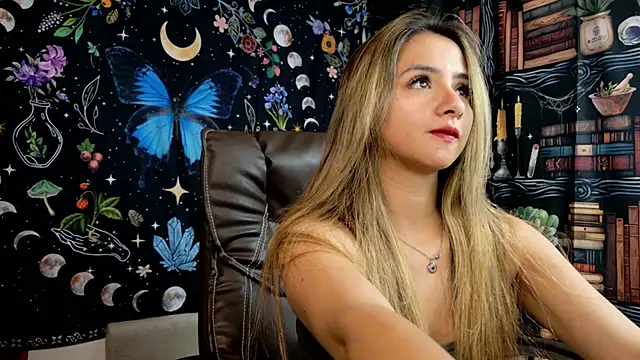 Snapshot of julietta___jackson chatting on December 17, 8:21 pm julietta jackson online show from December 17, 8:21 pm