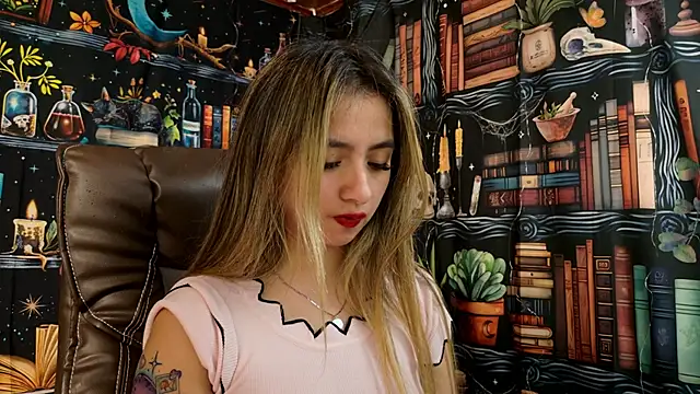 Snapshot of julietta___jackson chatting on January 7, 8:31 pm julietta jackson online show from January 7, 8:31 pm