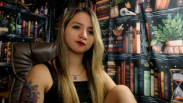 Snapshot of julietta___jackson chatting on January 10, 8:15 pm julietta jackson online show from January 10, 8:15 pm